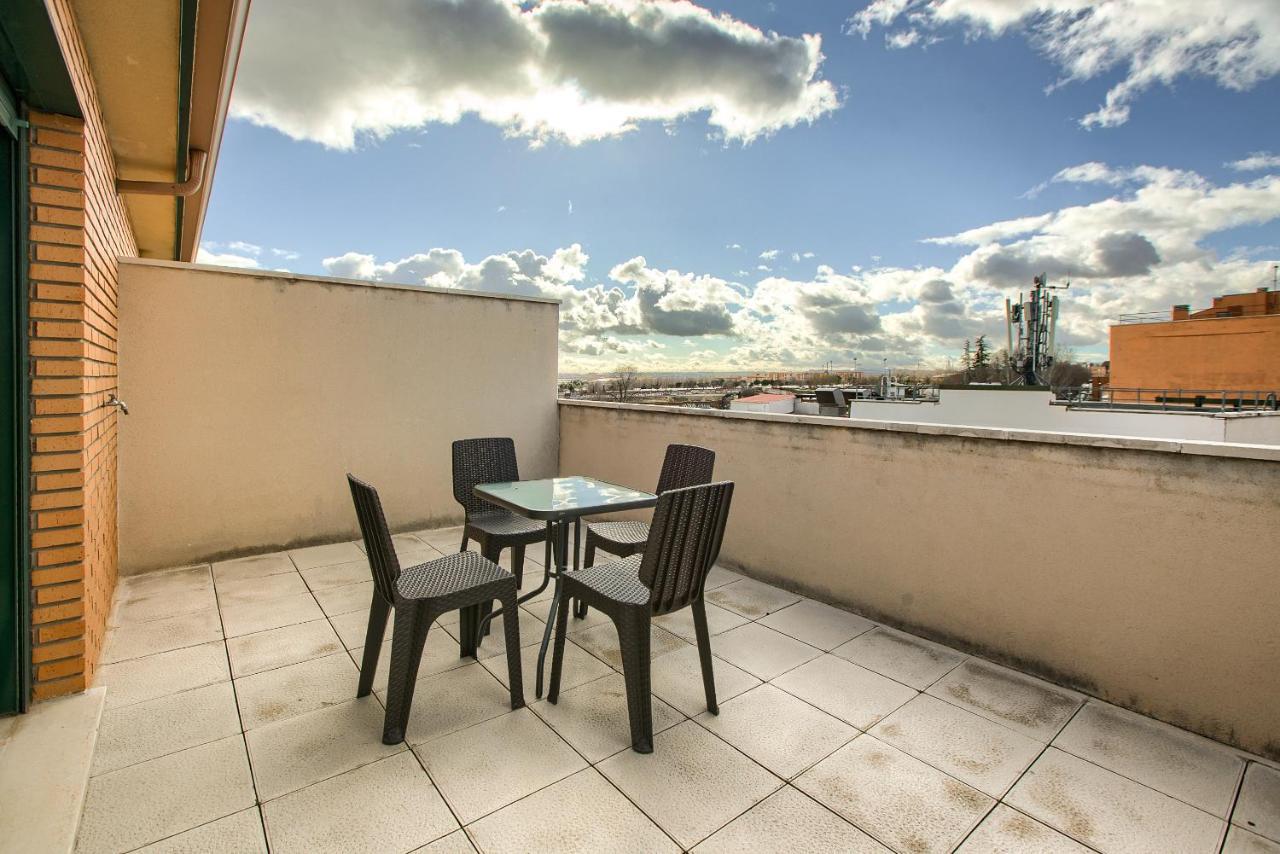 Apartamentos Barajas Мадрид Экстерьер фото