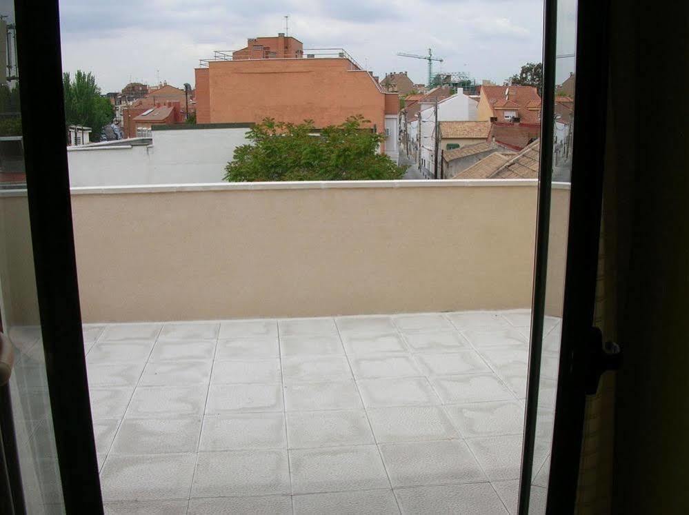 Apartamentos Barajas Мадрид Экстерьер фото